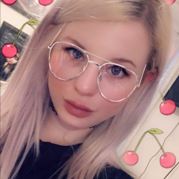 Meet your Posher, Ash - Picture 1 of 2